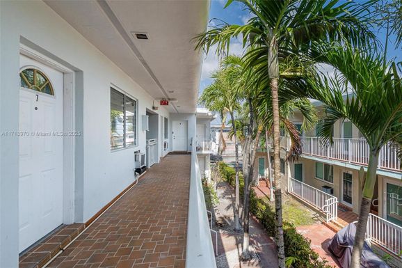 7721 Dickens Ave # 6, Miami Beach FL 33141