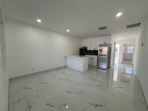 1112 NE 2nd Ct # 2, Hallandale Beach FL 33009