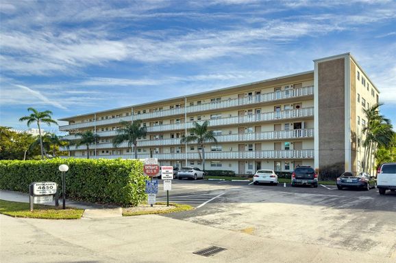 4650 Washington St # 504, Hollywood FL 33021