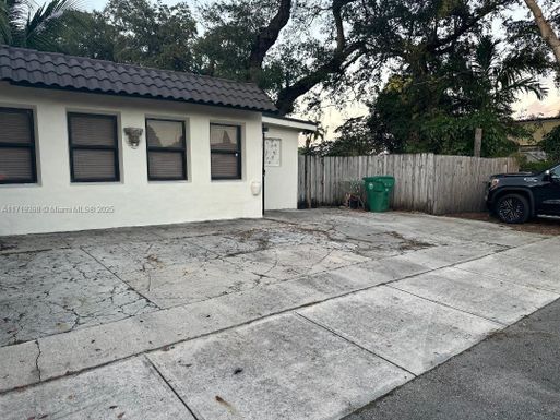 1101 NW 32nd Pl Rear, Miami FL 33125