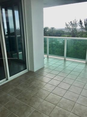 100 Bayview Dr # 516, Sunny Isles Beach FL 33160