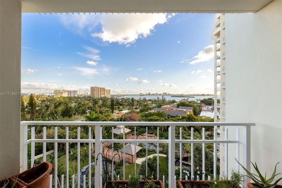 1000 Quayside Ter # 1107, Miami FL 33138