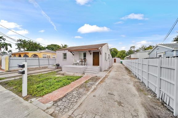 2286 NW 35th St, Miami FL 33142