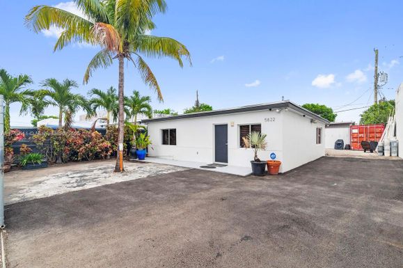 5822 Dewey St, Hollywood FL 33023