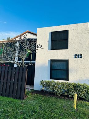 215 Lake Pointe Dr # 112, Oakland Park FL 33309