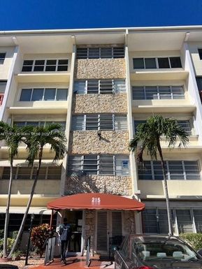 215 SE 3rd Ave # 203C, Hallandale Beach FL 33009