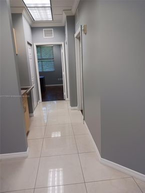 111 N Pine Island Rd # 208B, Plantation FL 33324