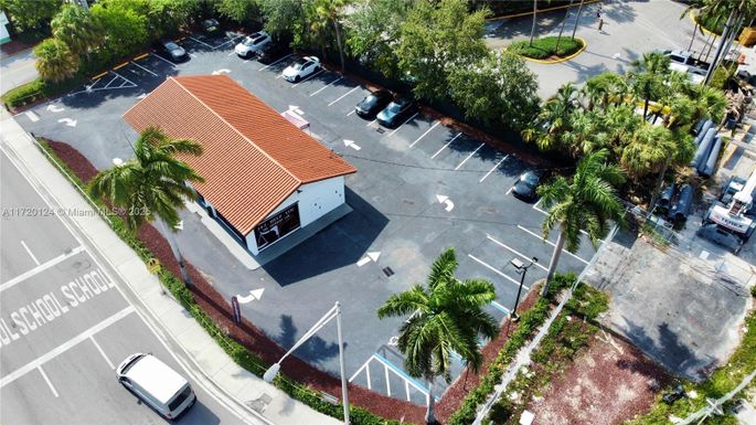 7701 NW 103rd St, Hialeah Gardens FL 33016