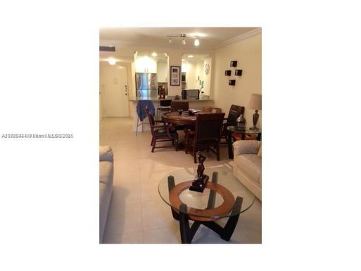 2450 NE 135th St # 108, North Miami FL 33181