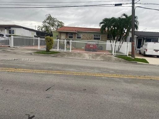 971 E 45th St, Hialeah FL 33013