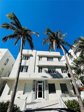 3710 Collins Ave # 200, Miami Beach FL 33140