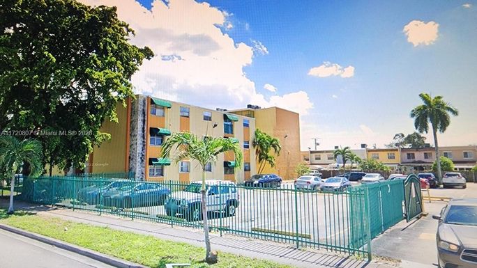 666 W 81st St # 122, Hialeah FL 33014