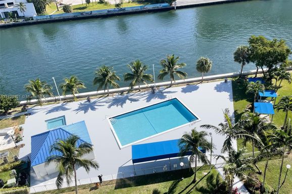 200 Leslie Dr # 705, Hallandale Beach FL 33009