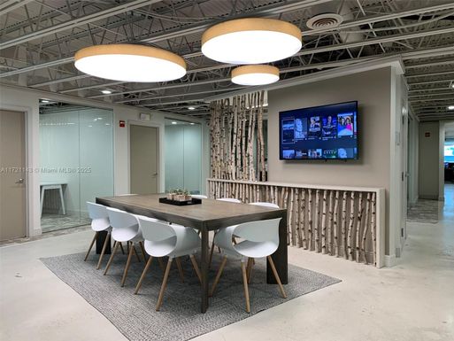 820 W 41 St # 401, Miami Beach FL 33140