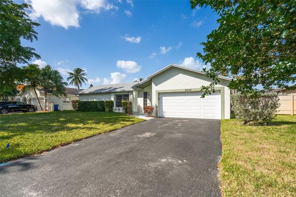 2638 NW 98 Way, Coral Springs FL 33065