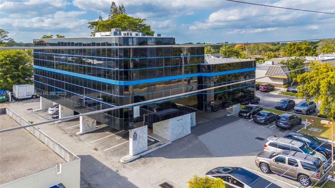 1152 N University Dr, Pembroke Pines FL 33024