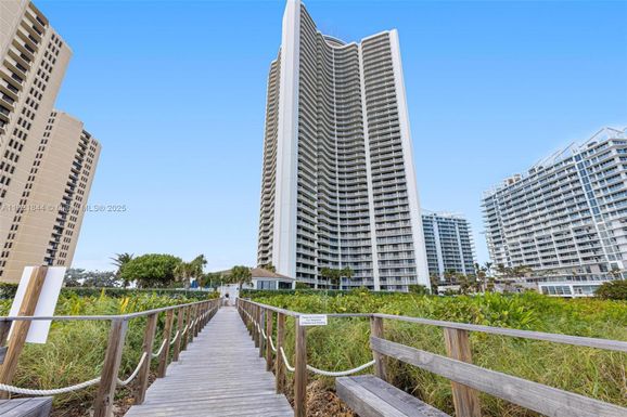 3000 N Ocean Dr # 10E, Riviera Beach FL 33404