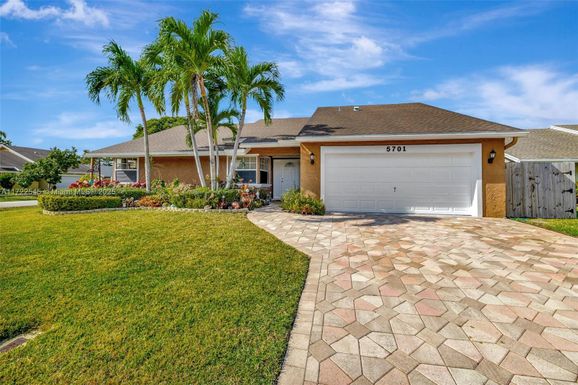 5701 NW 54th Ter, Tamarac FL 33319