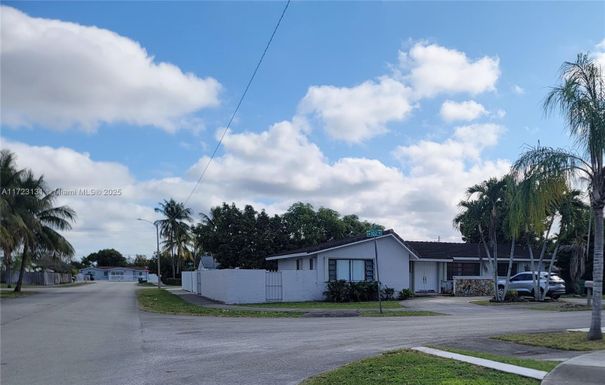 5205 SW 102nd Pl, Miami FL 33165