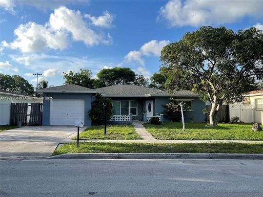 4986 SW 7th St, Margate FL 33068