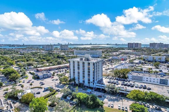 12550 Biscayne Blvd # 304B, North Miami FL 33181