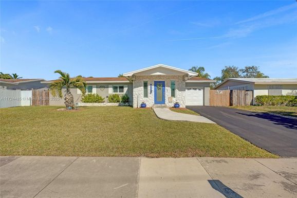 8861 SW 198th St, Cutler Bay FL 33157