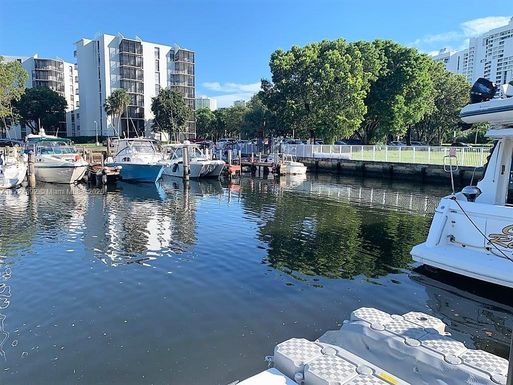 3375 N Country Club Dr, Slip 2, Aventura FL 33180