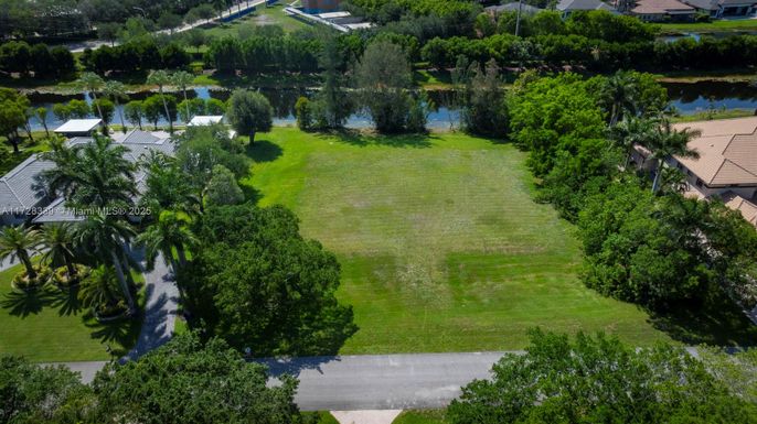 3836 Pine Lake Dr, Weston FL 33332