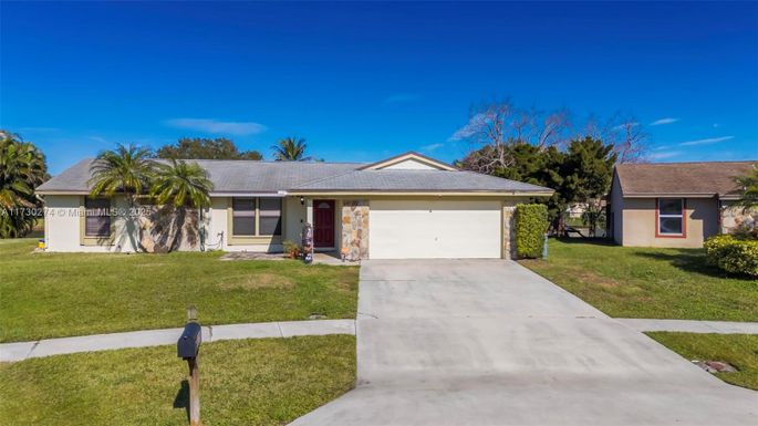 5311 N Raymond Dr N, Boynton Beach FL 33472