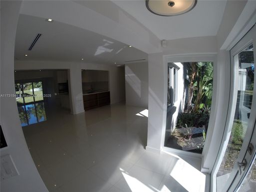 225 NW 159th St, Miami FL 33169