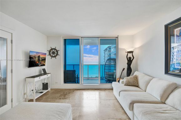 2301 Collins Ave # 1425, Miami Beach FL 33139