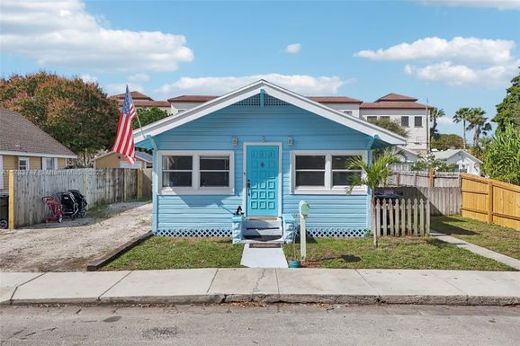 123 N Ocean Breeze, Lake Worth FL 33460