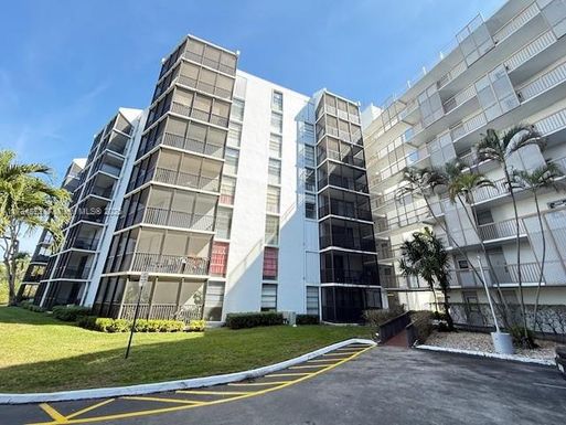 3401 N Country Club Dr # 107, Aventura FL 33180