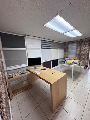 8275 NW 56th St, Doral FL 33166