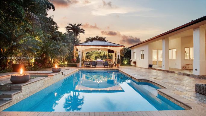 8050 SW 175th St, Palmetto Bay FL 33157