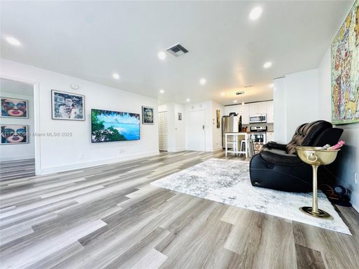 13499 Biscayne Blvd, North Miami FL 33181