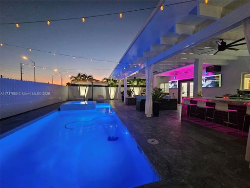 10290 SW 7th Ter, Sweetwater FL 33174