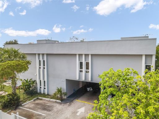 2751 Van Buren St, Hollywood FL 33020