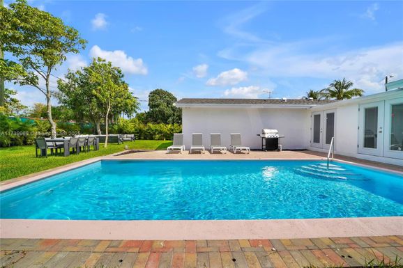 18280 NE 8th Ave, North Miami Beach FL 33162