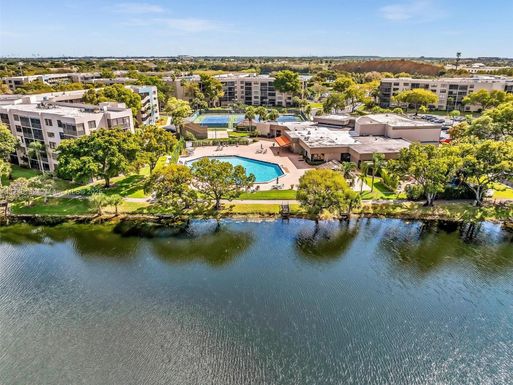 901 Colony Point Cir # 310, Pembroke Pines FL 33026