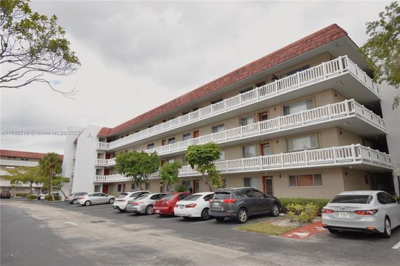 3571 Inverrary Dr # 401, Lauderhill FL 33319