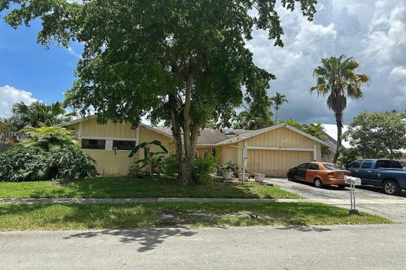 6920 NW 45th St, Lauderhill FL 33319