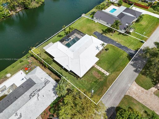 7241 SW 110th Ter, Pinecrest FL 33156