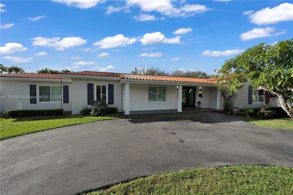 8504 SW 75th St, Miami FL 33143