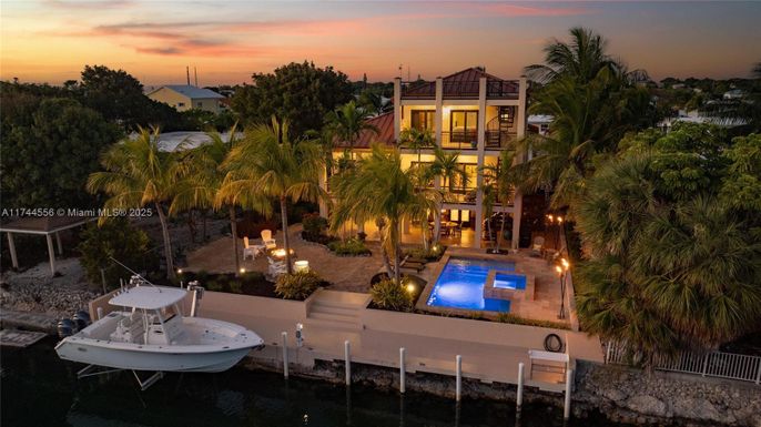 130 Harbor Dr, Plantation Key FL 33070