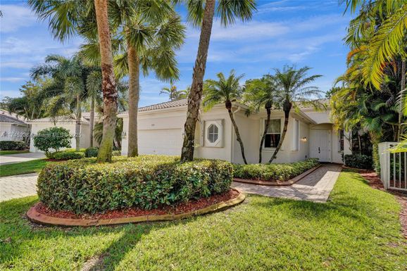 2525 Bay Pointe Ct, Weston FL 33327