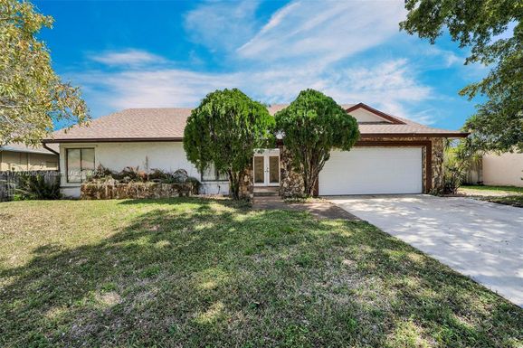 21436 Woodchuck Ln, Boca Raton FL 33428