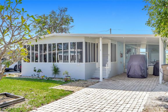 804 N Topaz Ave, Key Largo FL 33037