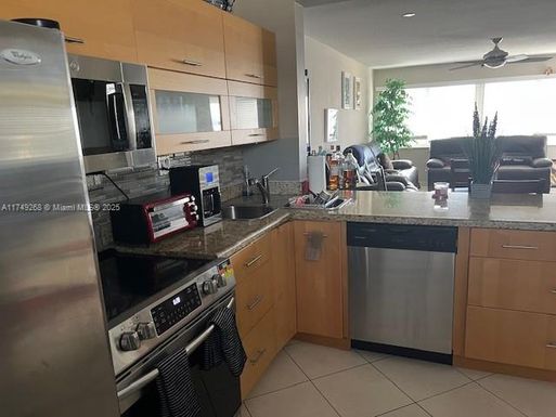 330 SE 2nd St # 202F, Hallandale Beach FL 33009