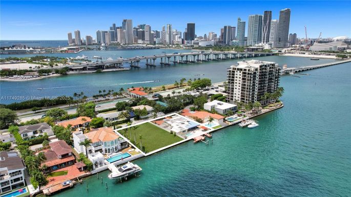 851 N Venetian Dr, Miami FL 33139